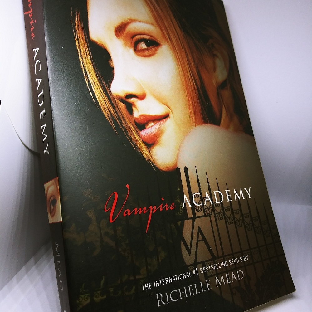 Vampire Academy paperback